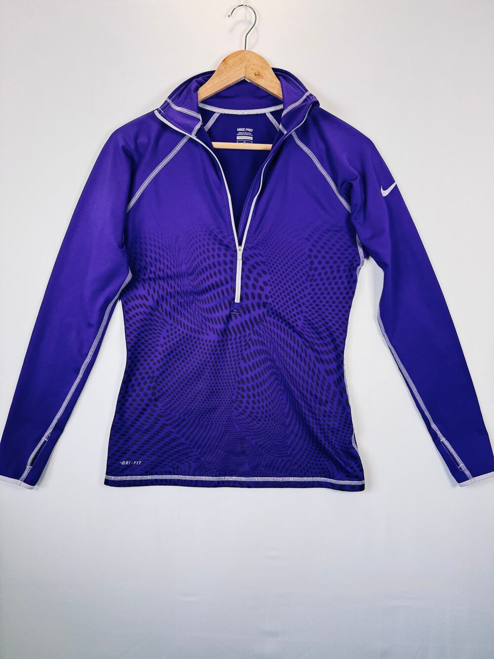 Nike Pro Dri-FIT Half Zip Pullover Womens Medium Purple Long Sleeve Thumbholes